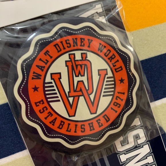 NWT Walt Disney World Fan Pack Pin Flag sticker - Picture 2 of 4